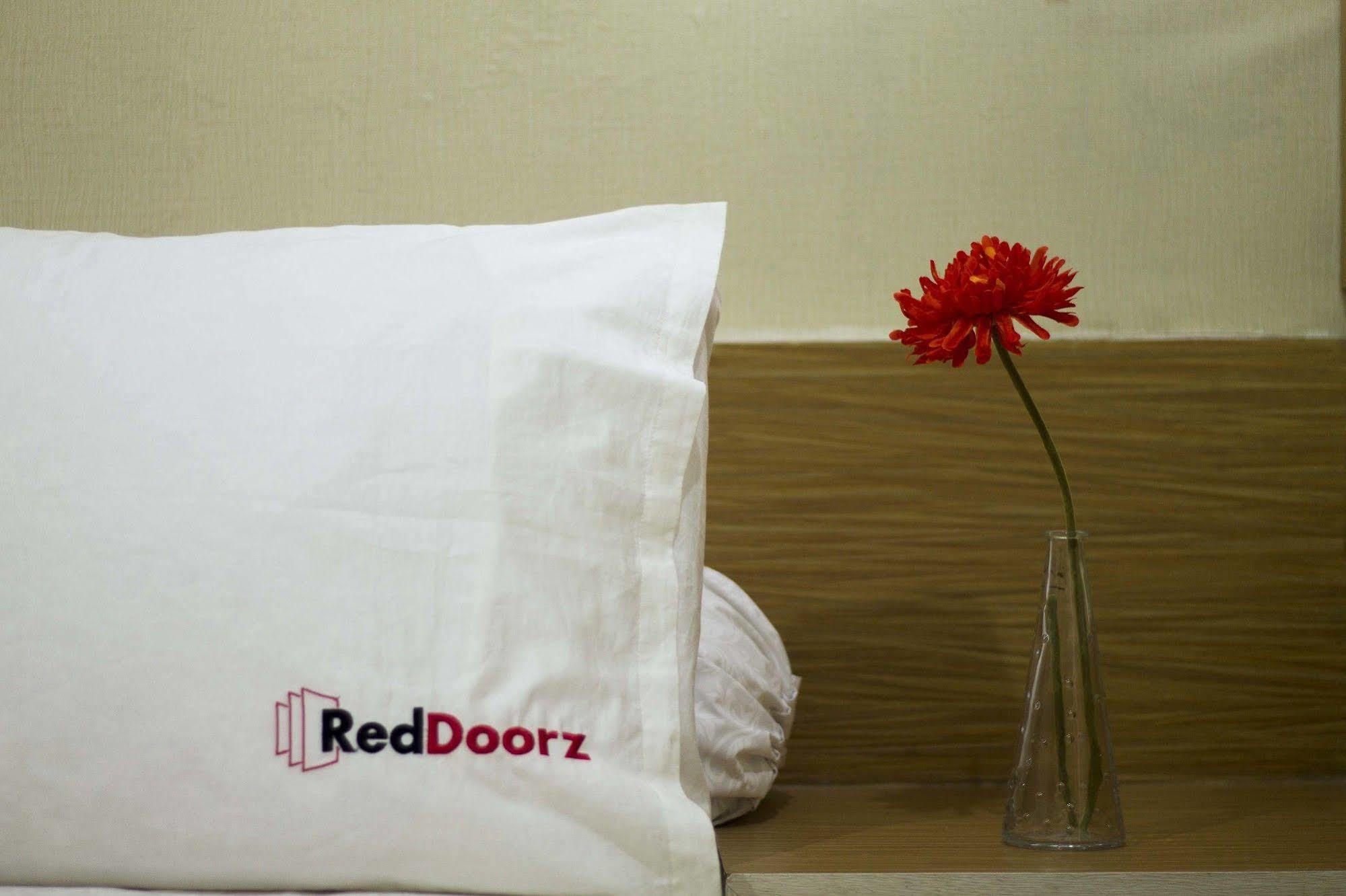 Reddoorz Apartment @ Pulo Gadung Jakarta Eksteriør bilde